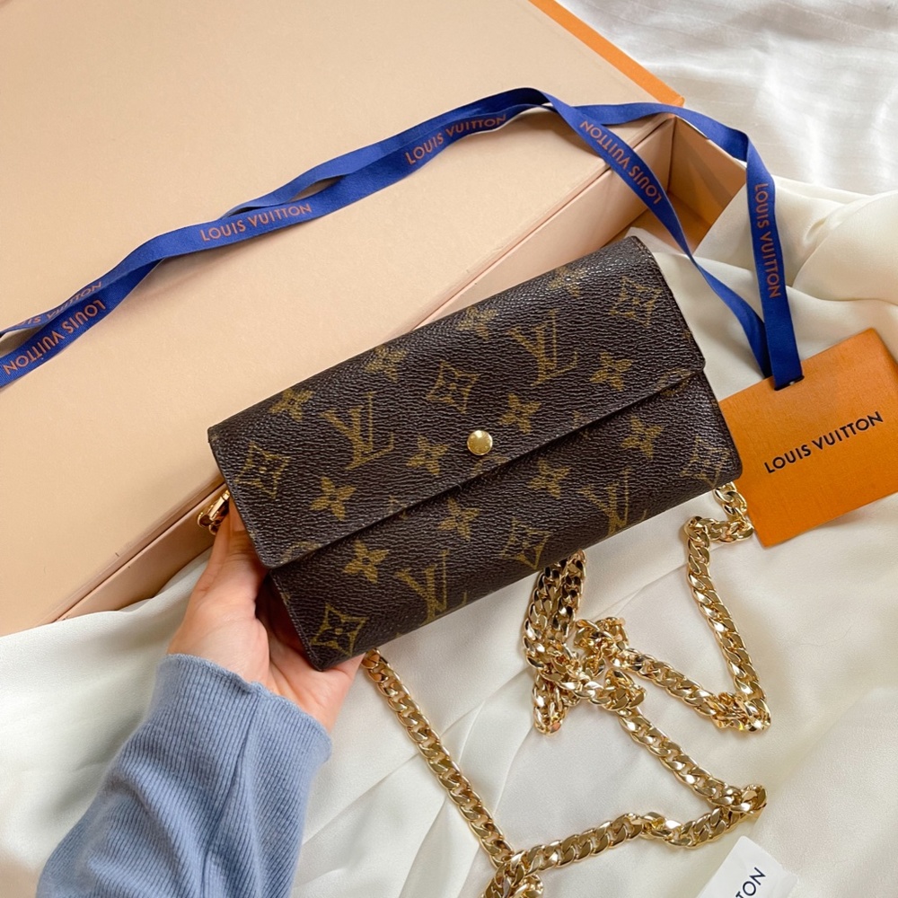 🍒✨Authentic Louis Vuitton wallet on chain 🍒✨ - Picture 2 of 16